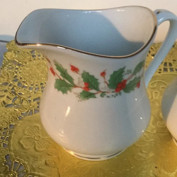 Vintage 1980s China Pearl Fine China, Noel Pattern, Cream & Sugar - Picture 4 of 5